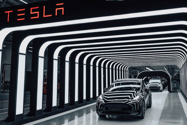 “Tesla”nın 100 giqabaytlıq sirri xəbər saytına sızdı: “Avtopilot az qala məni öldürəcəkdi”