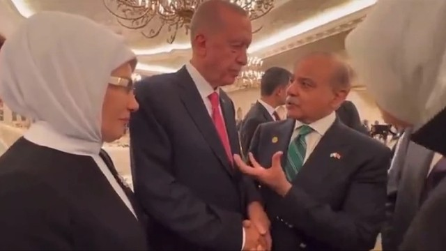 Pakistanın baş naziri Ərdoğana gətirdiyi hədiyyəsi ilə diqqət çəkdi