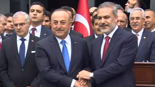 Çavuşoğlu postunu Hakan Fidana təhvil verdi