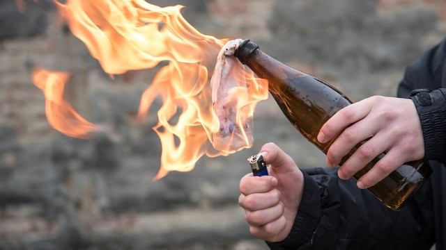 Rusiyalı məmur hərbi komissarlığa “Molotov kokteyli” ATDI