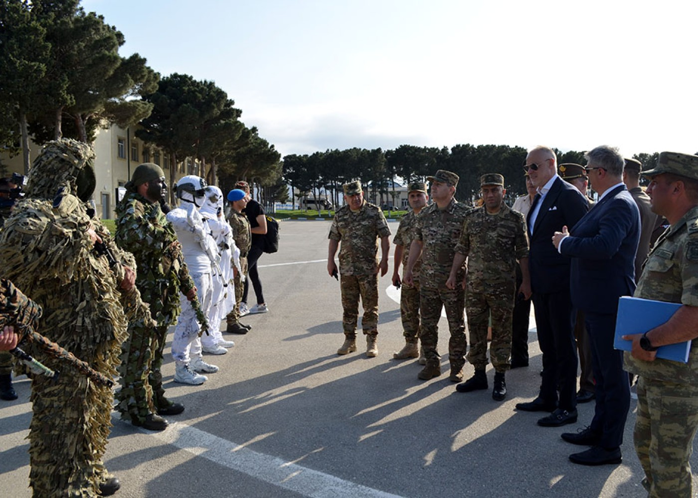 Macarıstanın müdafiə naziri Azərbaycana gəldi