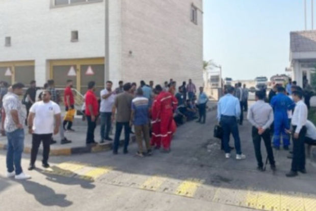 İranda şirkət işçiləri tətilə çıxaraq etiraz aksiyası keçiriblər