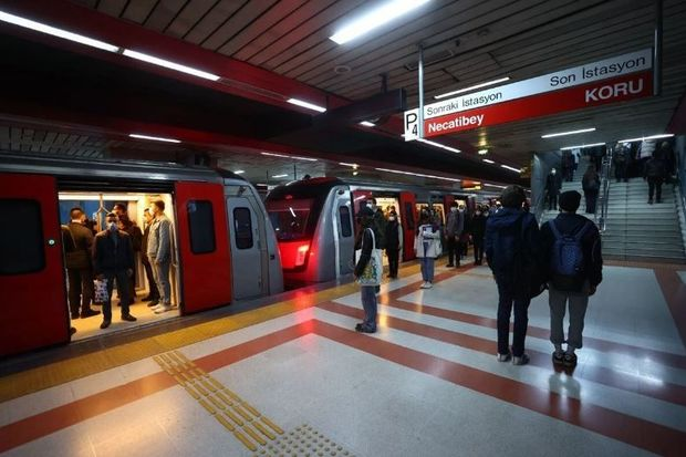 Ankara metrosunda “şəlalə”
