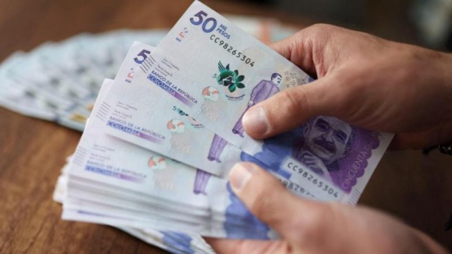 Polis aldığı rüşvəti udub xəstəxanalıq oldu