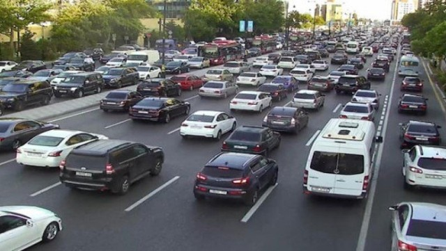 Bakıda sıxlıq olan yollar - SİYAHI