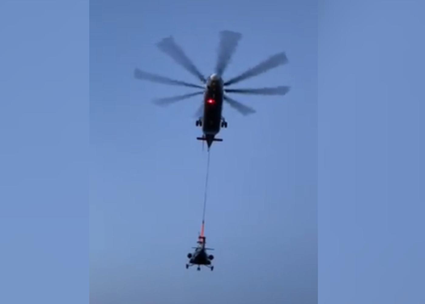 Təcili eniş edən helikopter 3 gün sonra belə daşındı
