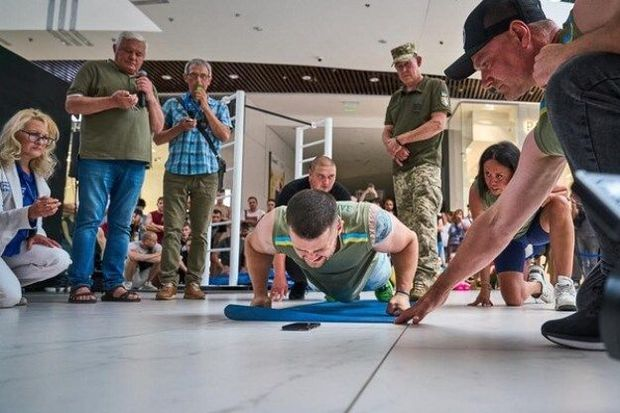 Ukraynalı hərbçi dünya rekordunu qırdı