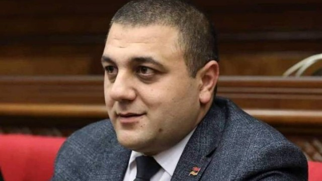 Erməni deputat qəzaya düşdü