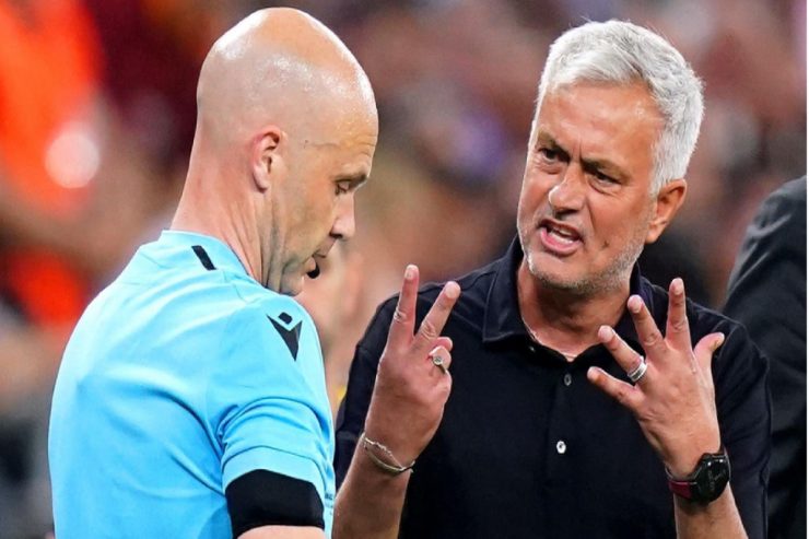 Mourinyo istefa verdi