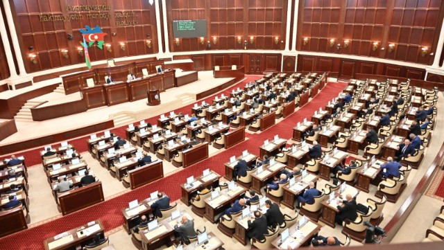 Milli Məclisin iclası başladı