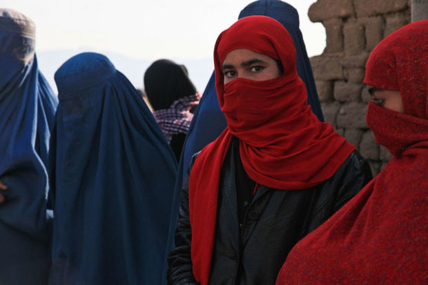 “Taliban” qadınların “azad insanlar” statusunu bərpa edib