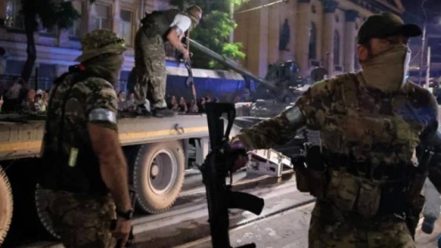 "Rusiya böhran içindədir, qiyam təkrarlana bilər" - Rusiyalı politoloq