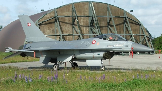 Danimarka hökuməti ukraynalı pilotların F-16-larla təlimlərə başladığını bildirib