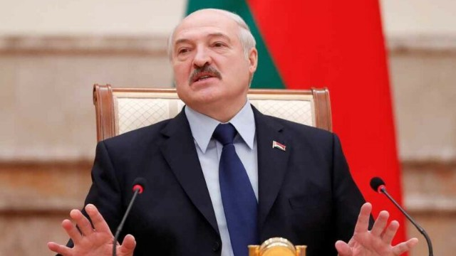 "Rusiya dağılsa, dağıntılar altında qalacağıq" - Lukaşenko