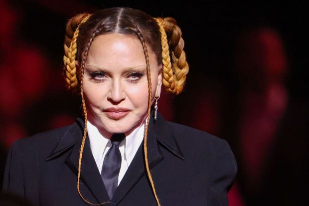 Madonna huşsuz vəziyyətdə tapılıb və xəstəxanaya yerləşdirilib