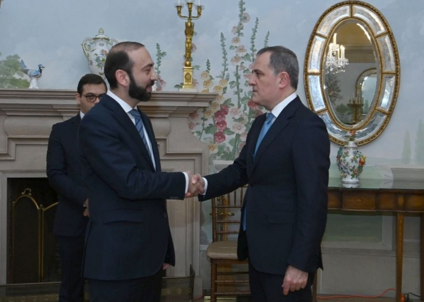 Bəzi vacib məsələlərdə Azərbaycanla mövqelərimiz fərqlidir - Ermənistan XİN