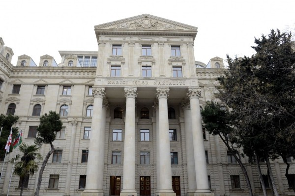 XİN-də işləmək istəyənlərin NƏZƏRİNƏ