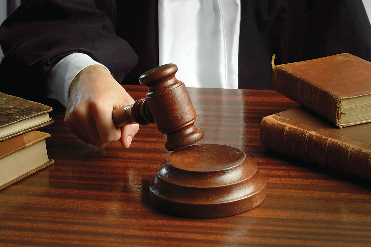 Vətəndaşların pulunu ələ keçirməkdə təqsirləndirilən şəxs ev dustaqlığına buraxılıb