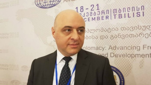 Ukrayna XİN Gürcüstan səfirinə ölkəsinə qayıtmağı məsləhət gördü