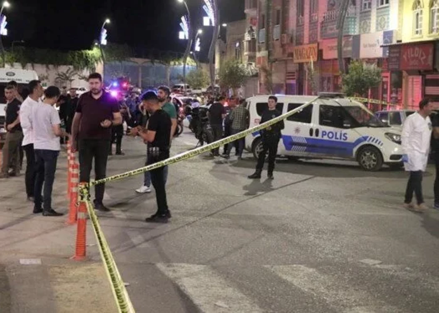 Türk polis qohumlar arasındakı davada bıçaqlandı - Yaralılar var