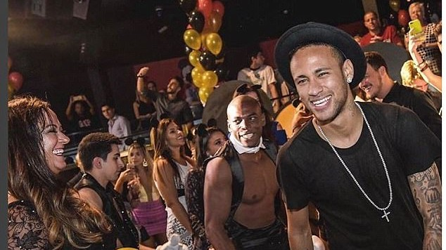 Neymar gecə klubunda dava saldı