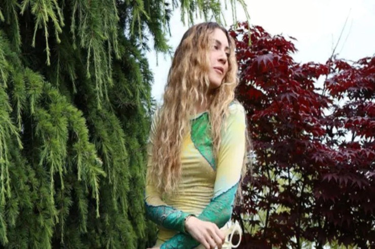 Sinem Kobaldan yeni pozalar - FOTO