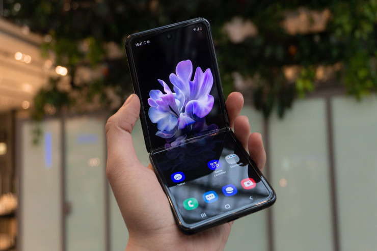 “Google”un qatlana bilən smartfonu videoda sınaqdan keçirildi