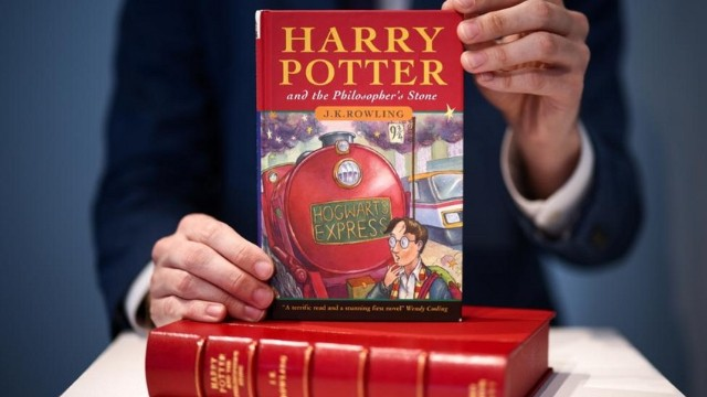 "Harri Potter"in ilk nəşri hərracda 13,4 min dollara satıldı