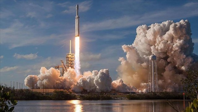 Çin dünyanın ilk metanla işləyən raketi kosmosa göndərdi