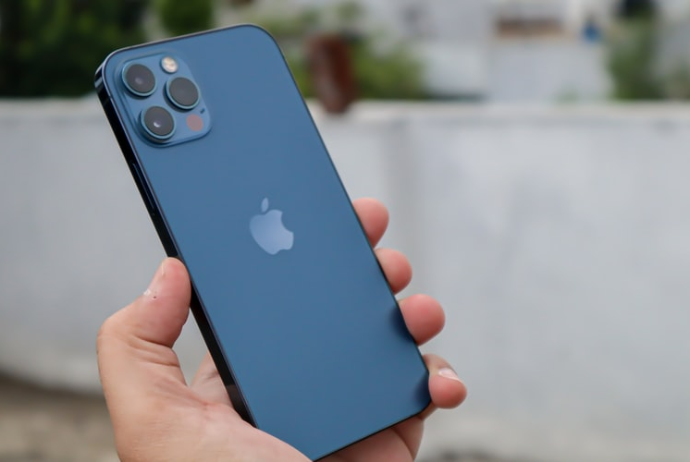 Rusiyada nazirlik əməkdaşlarına “iPhone”lardan istifadə qadağan olundu