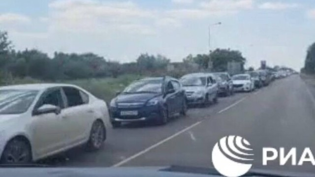 Ruslar kütləvi şəkildə Krımı tərk edirlər