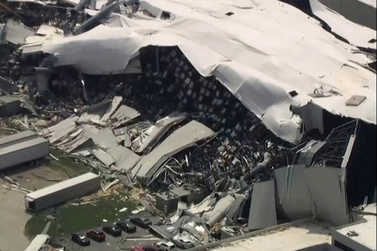 Tornado "Pfizer"in əczaçılıq zavodunu məhv etdi - FOTO/VİDEO
