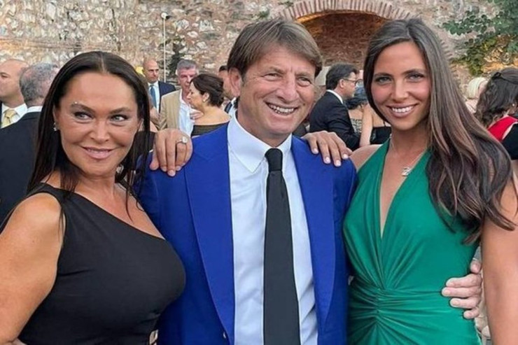 Hülya Afşarın keçmiş əri yeni sevgilisi ilə göründü