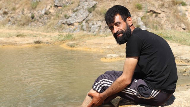 Həkimə getmək əvəzinə bu gölə girib sağalırlar - FOTO