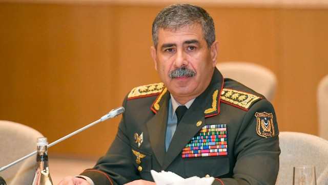Nazir təyyarələrin təhlükəsizliyi ilə bağlı göstərişlər verdi
