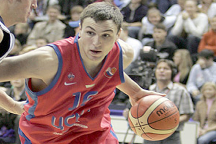 Məşhur basketbolçu döyüldü
