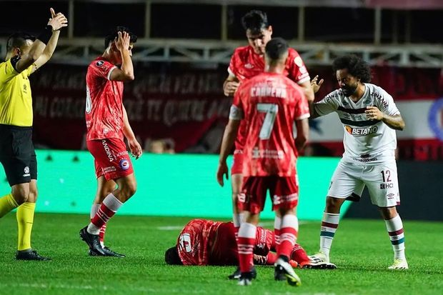 Dəhşətli zədə: Marselo rəqib futbolçunun ayağını sındırdı, göz yaşlarını saxlaya bilmədi