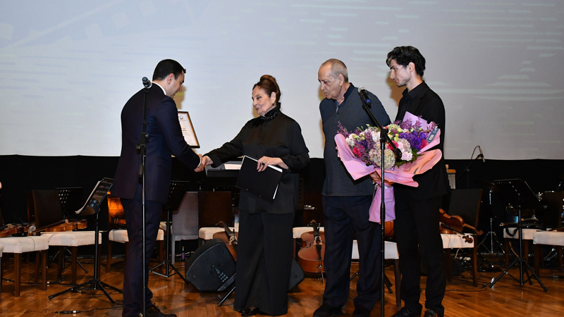 Nazir 11 ildir küsülü olan Xalq artistlərini barışdırdı