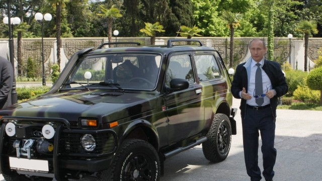 "Bütün məmurlar yerli maşın sürməlidir" - Putin
