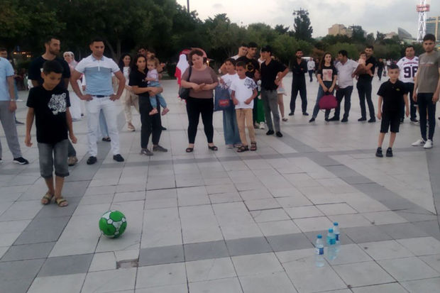 Bulvarda uşaqları pullu oyunlara cəlb edənlər kimlərdir?