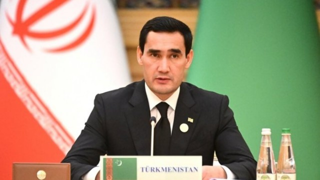 Türkmənistan prezidenti Xəzər sahilində dincəlir