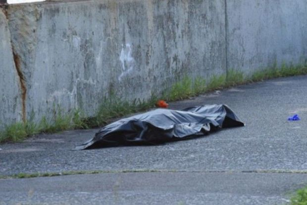 Yıxılmamaq üçün söykəndiyi avtomobil ölümünə səbəb oldu