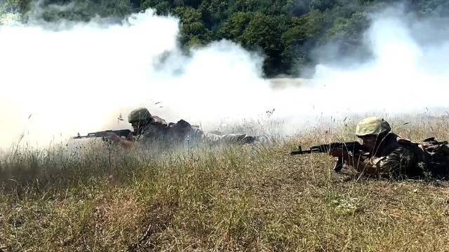 Kursantlar şərti düşməni pusquya salıb məhv etdilər