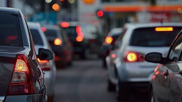 Paytaxtın bu yollarında tıxac yaranıb