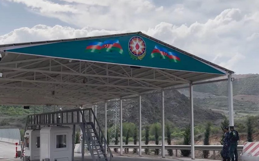 “Laçın” sərhəd-buraxılış məntəqəsindən keçən erməniəsilli şəxs Azərbaycan dilində danışıb: "Hər şey qəşəngdir"