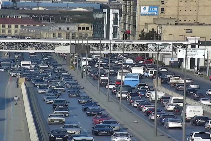 Bakıda sıxlıq olan yollar - SİYAHI Bakıda sıxlıq olan yollar - SİYAHI