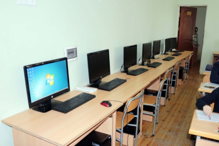 Bakıda məktəbin kompüterləri oğurlandı Bakıda məktəbin kompüterləri oğurlandı