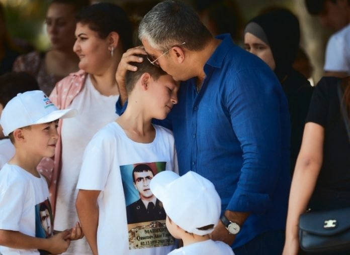 “Şəhidlərin sevinc göz yaşlarına bürünən gecə” Foto/Video