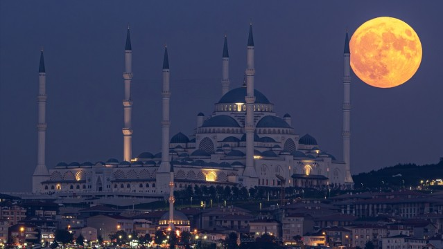Super Ay İstanbulda belə göründü - FOTOLAR