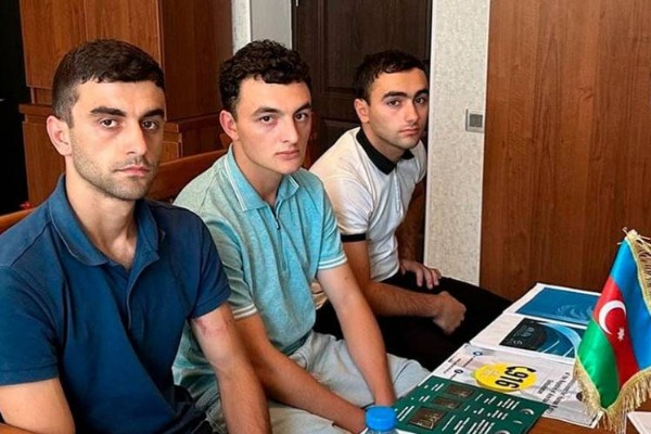 BQXK sərhəddə saxlanılan erməni futbolçularla görüşdü